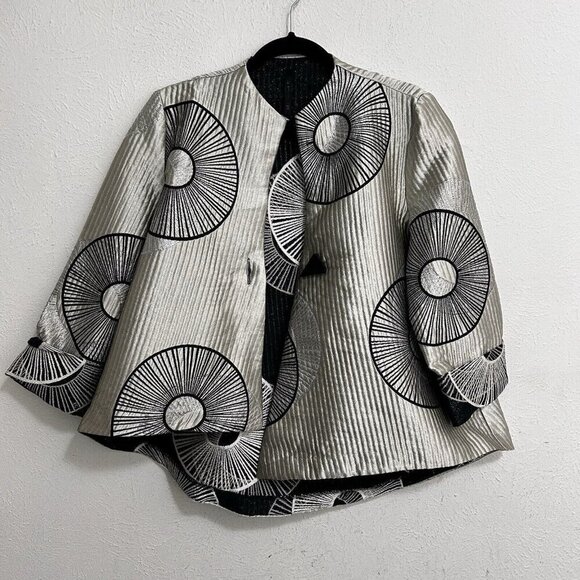Elegant Black and White Women's Blazer - Picture 8 of 10